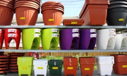 אדניות פלסטיק בגדלים שונים | אדניות מעקה | מרכז גינון | גינון 